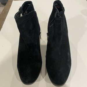Blondo Black Ankle Boots with Suede Finish and Zipper Closure
